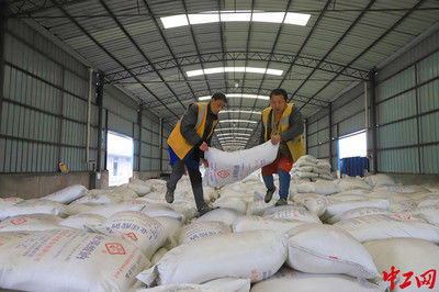 貴州福泉 “一路綠燈”搶運(yùn)化肥，全力保障春耕農(nóng)資供應(yīng)